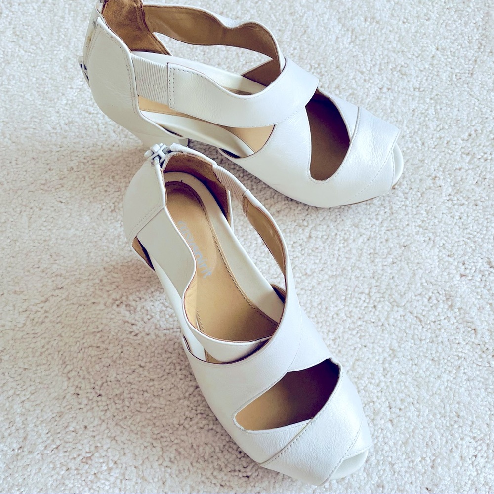 White Easyspirit 3” Sandal